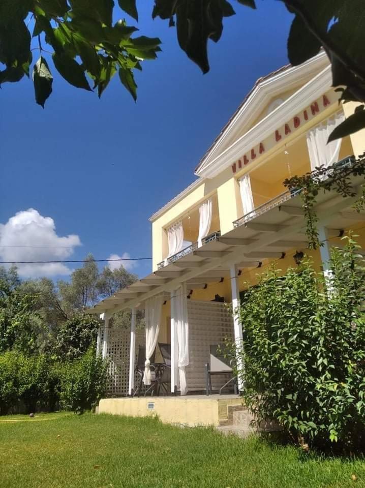 Villa Ladina Lygia  Luaran gambar