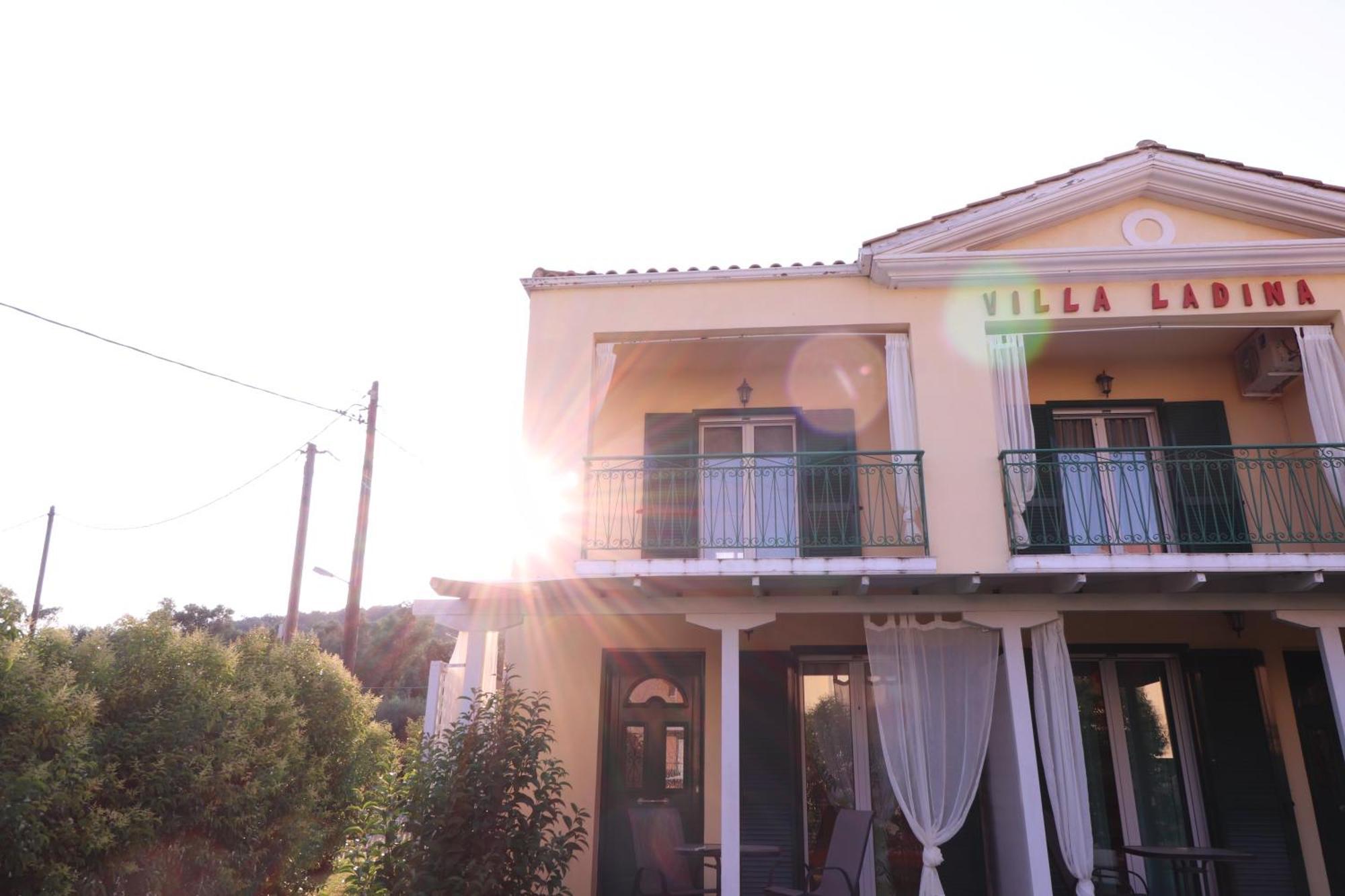 Villa Ladina Lygia  Luaran gambar